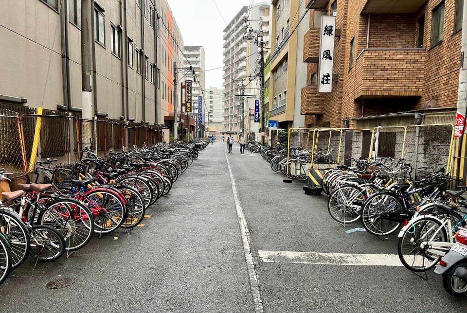 Japan - Chuo, Osaka - Osaka ist eine absolute Fahrradstadt! Nirgendwo sonst haben wir so viele Fahrräder gesehen!