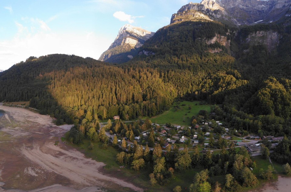 Schweiz - Glarus - Aufmahme mit der Drohne- Campingplatz