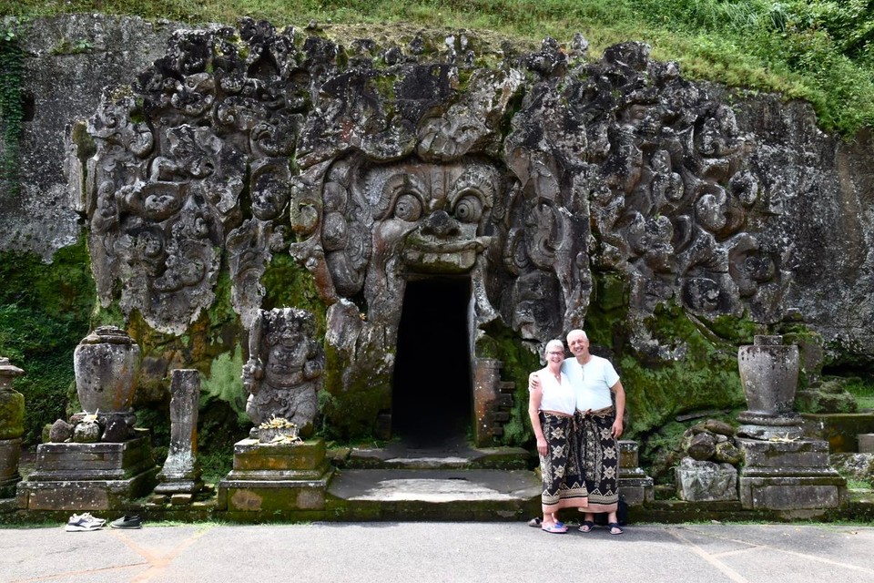 Indonesien - Bangli - Wie in allen Heiligtümern der Insel herrscht natürlich auch hier eine Kleiderordnung.