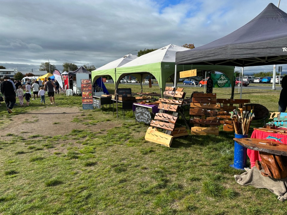 Neuseeland - Wellington - und 500m weiter steigen wir wieder aus, um den Sunday market noch zu besuchen. 