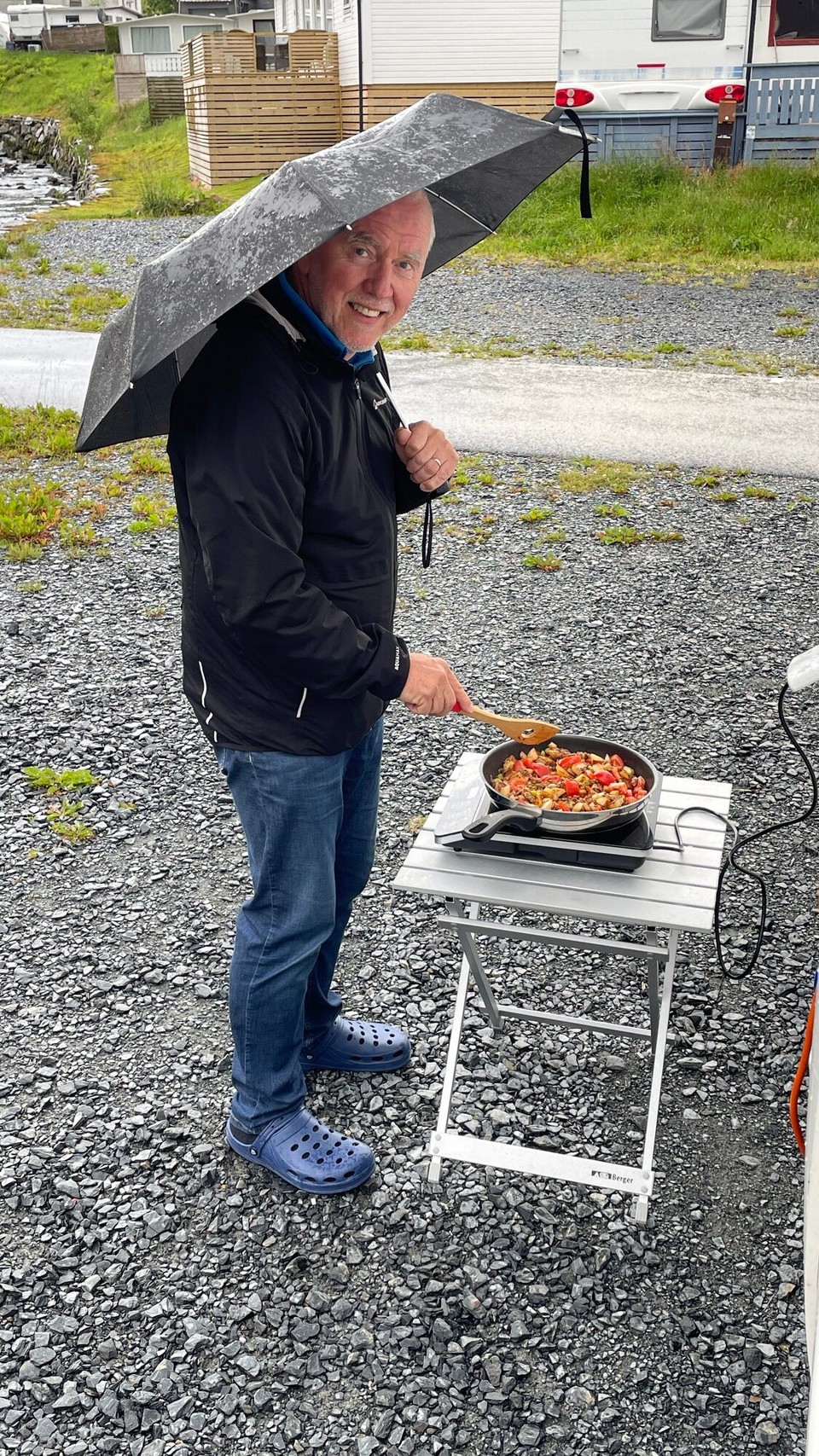 Norwegen - Odda - Heute gibt's im Regen Gekochtes 