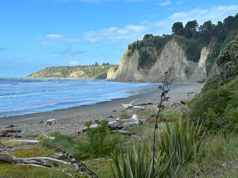 Neuseeland - Christchurch - … schöne Strände entlang der costline und die berühmte Eisenbahn Linie immer direkt neben uns