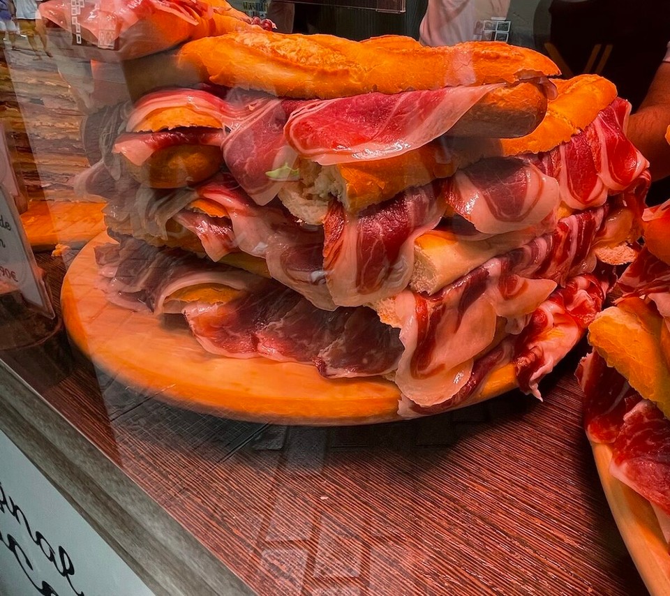 Spanien - Palma - Stärkung muss natürlich auch sein. Schinken und