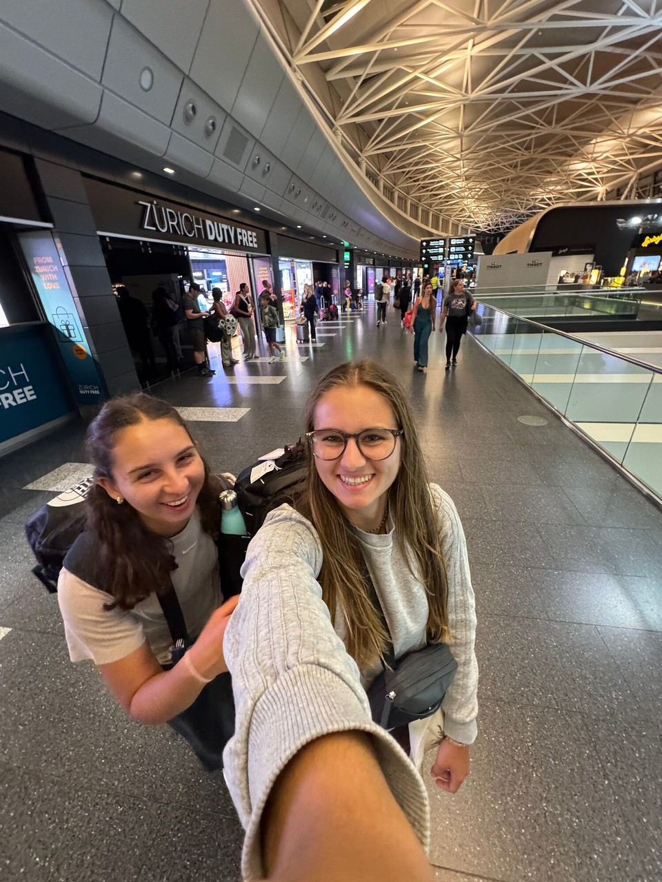 Schweiz - Kloten - Jetzt simmer nochli am warte will mier natürlich viel zfrüeh do sind. 