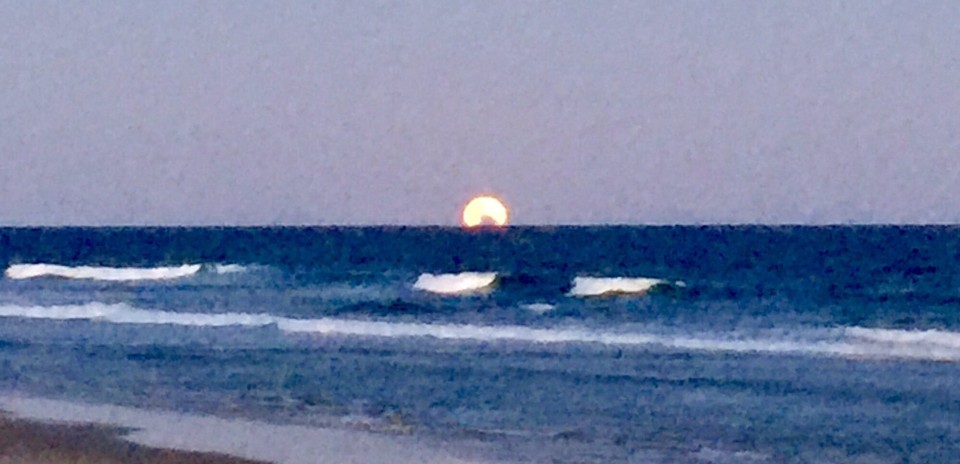 Brasilien - Salvador - Hier geht der Mond im Meer auf
