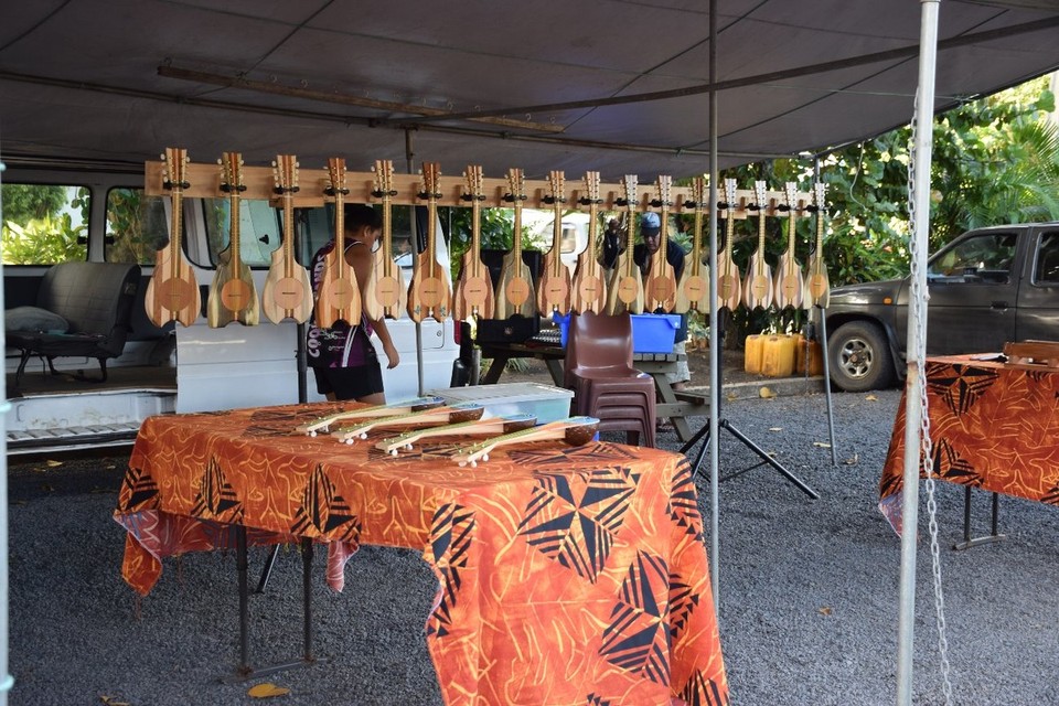 Cookinseln - Rarotonga - Selbstgebaute Ukulelen
