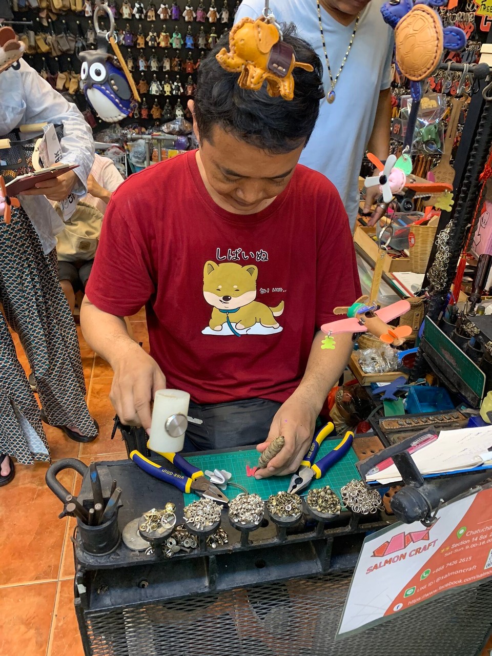 Thailand - Bangkok - Die Überraschung war groß: Produkte und Handarbeiten auf dem Markt hatten eine ziemlich gute Qualität, muss man sagen.