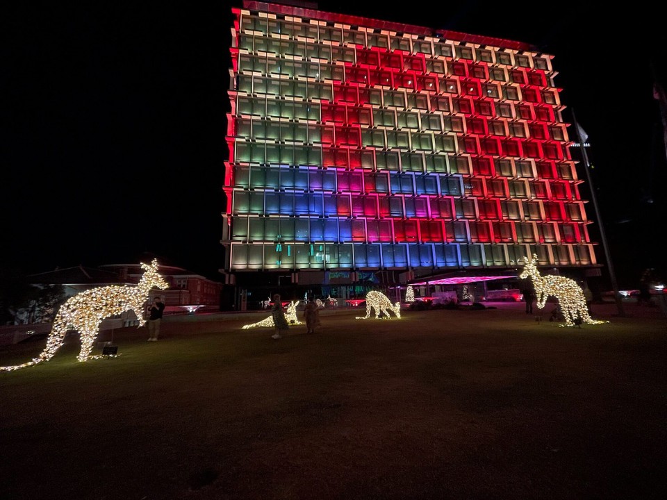 Australien - Perth - Und vorbei an weihnachtlicher Dekoration.