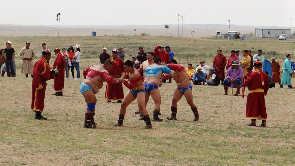 Mongolia - Mandalgovi - The wrestling