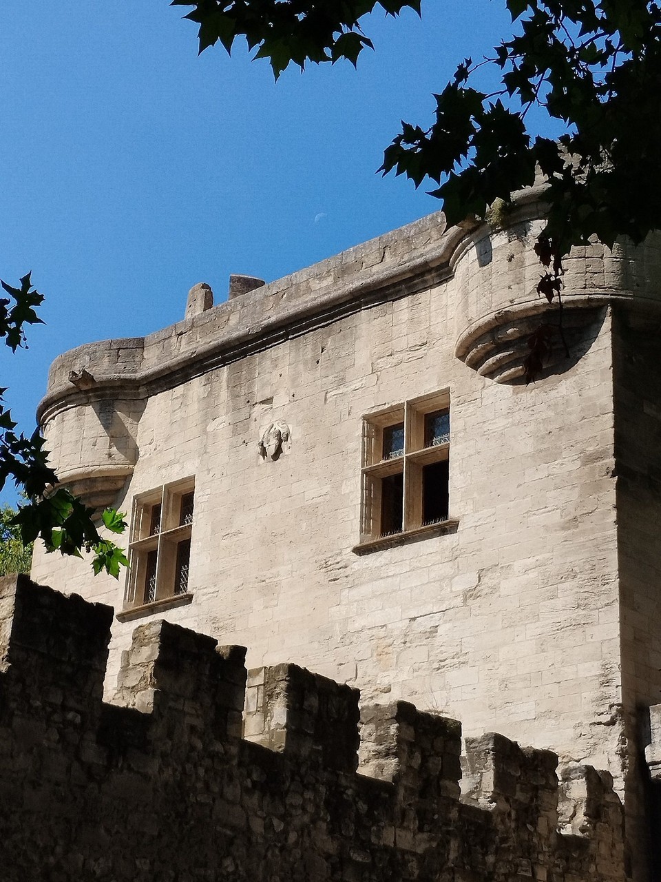 Frankreich - Avignon - Sogar mit Mond 🌙😄