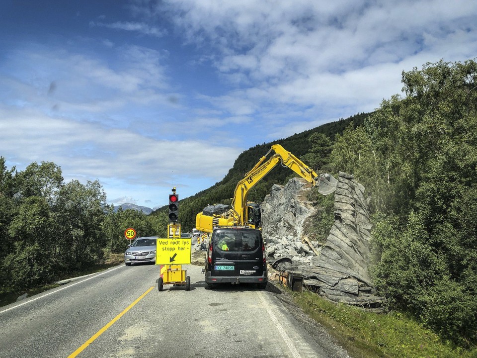 Norwegen - Ålesund - Auch das gibt es in Norwegen: Baustellen & Wartezeiten....