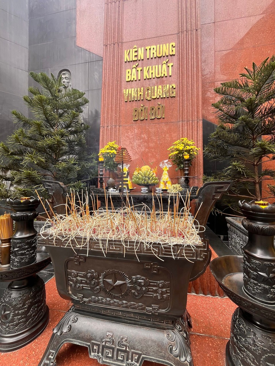 Vietnam - Hanoi - You can light an incense in the memorial 