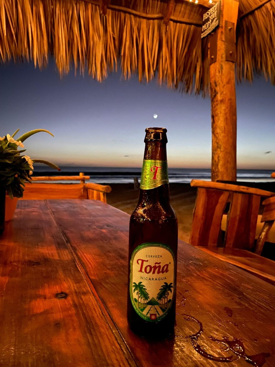 Nicaragua - Popoyo - La luna y mi Toña