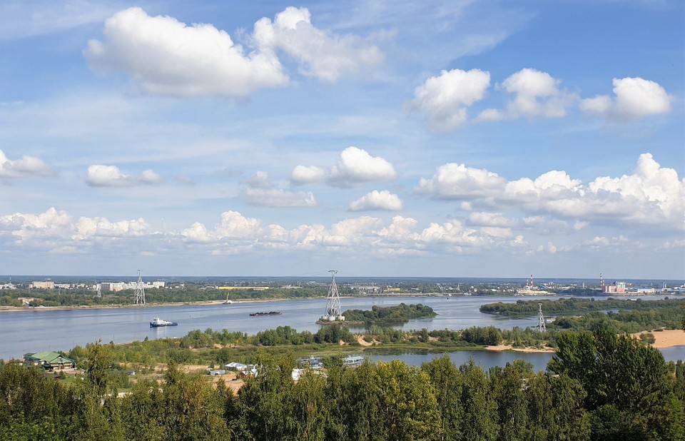 Russia - Nizhny Novgorod - View from the Rukavishnikov Mansion over the river to the cable car