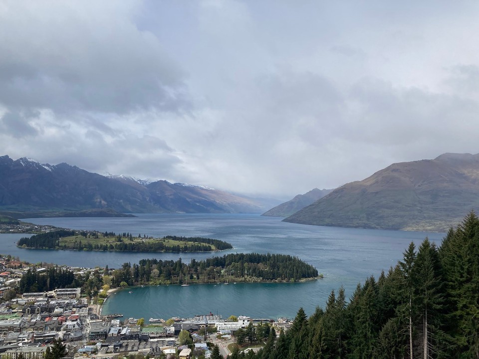 Neuseeland - Queenstown - Blick auf Queenstown Garden und dahinter Kelvin Peninsula