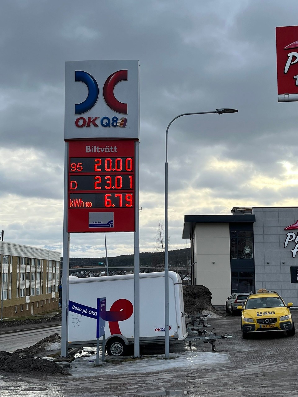 Schweden - Skellefteå - Bleifrei, Diesel & kWh mit klaren Preisangaben: geht doch!
(SEK 6.79 sind ca. CHF 0.60)