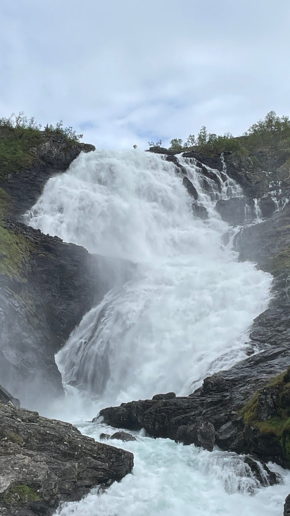 Norwegen - Flåm - vorbei an wilden Wasserfällen
