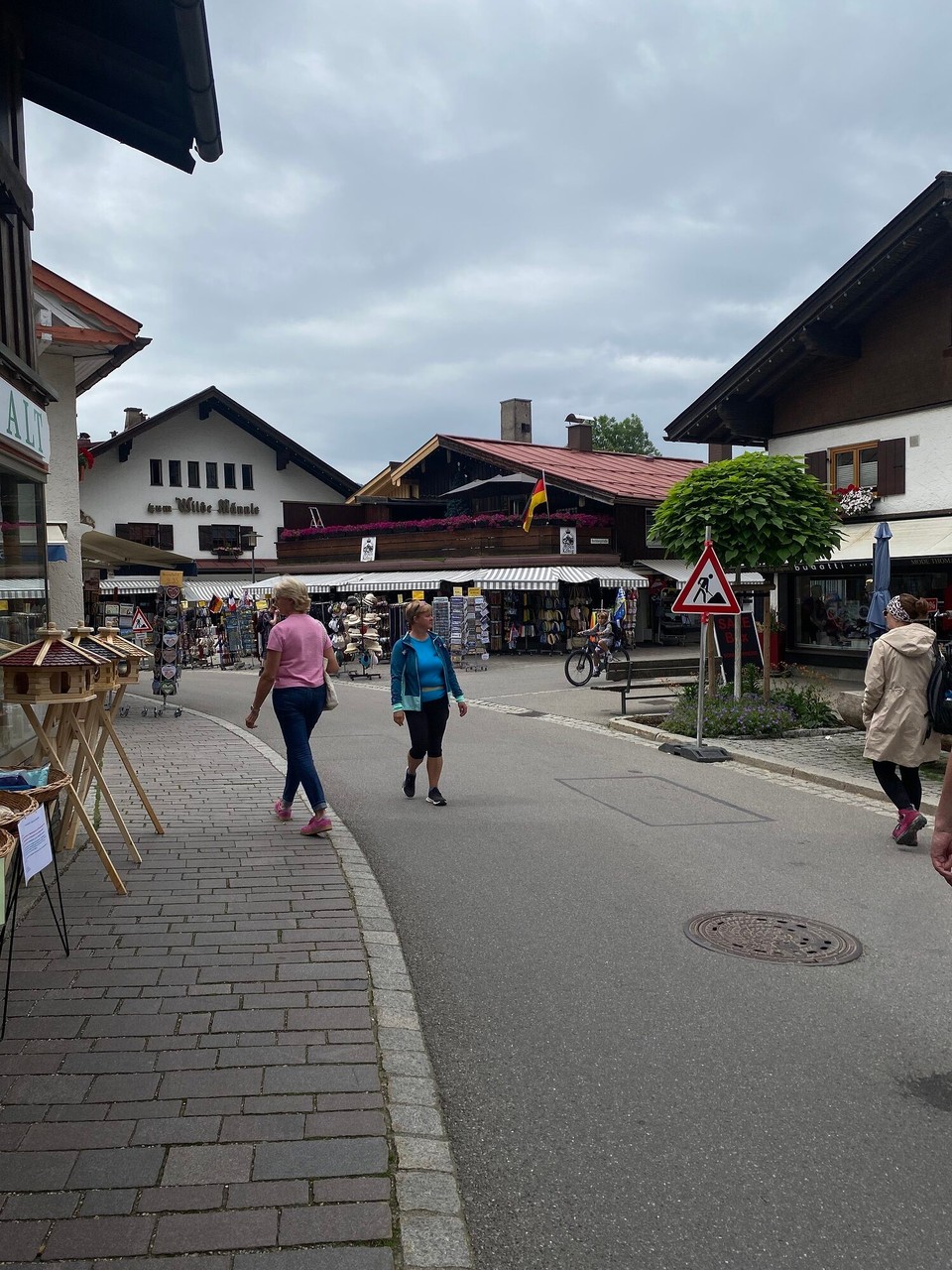 Deutschland - Oberstdorf - Hier gibts viel zu guggen und Schnäppen kaufen.