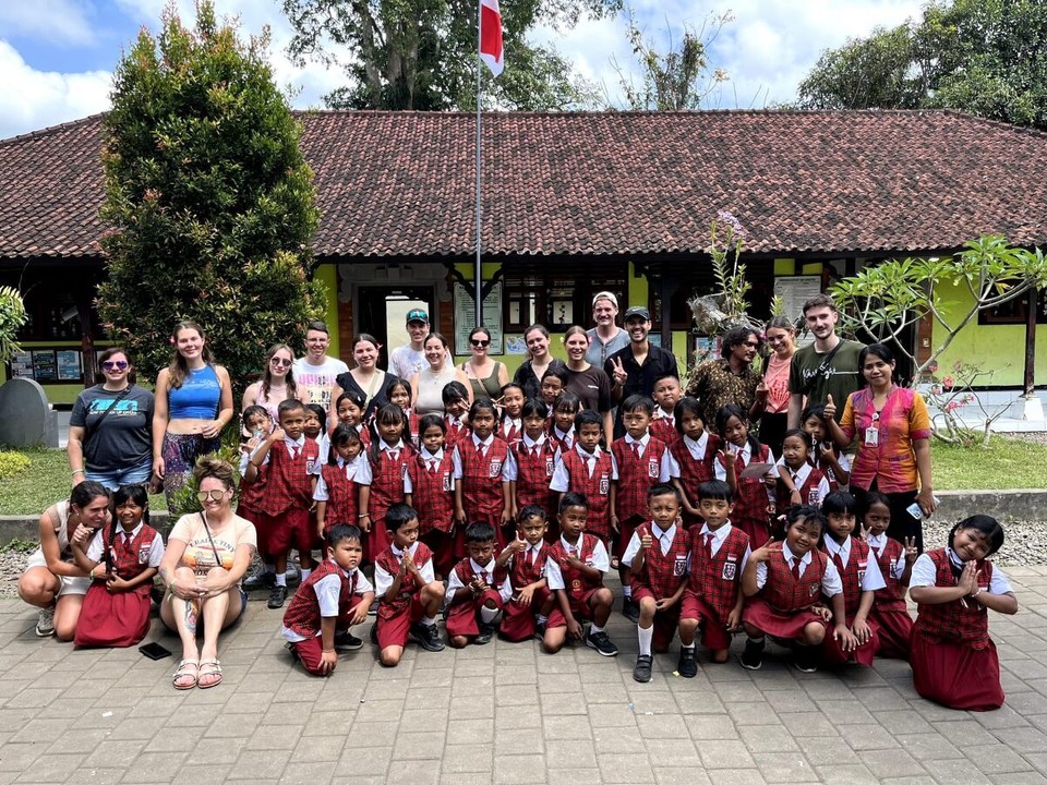 Indonesien - Gianyar - öffentliche hinduistischi Primarschual