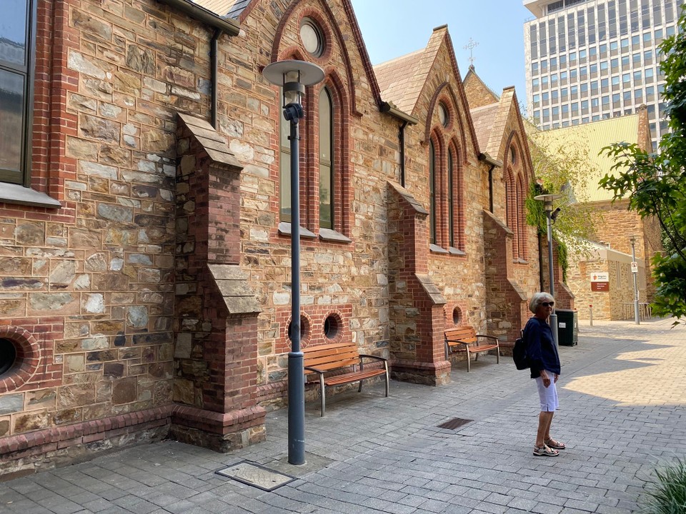Australien - Adelaide - gut erhaltene und historisch wertvolle Bauten inmitten modernere Gebäude gleich neben unserem Hotel


