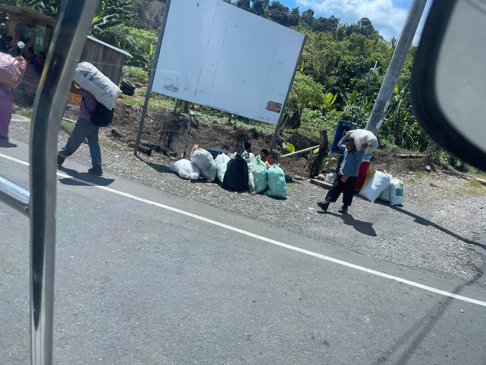 Panama -  - Ladung vom Autodach.