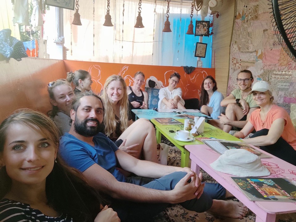 Indien - Agonda - Frühstück im Mandala Café in der gemütlichen Kuschelecke