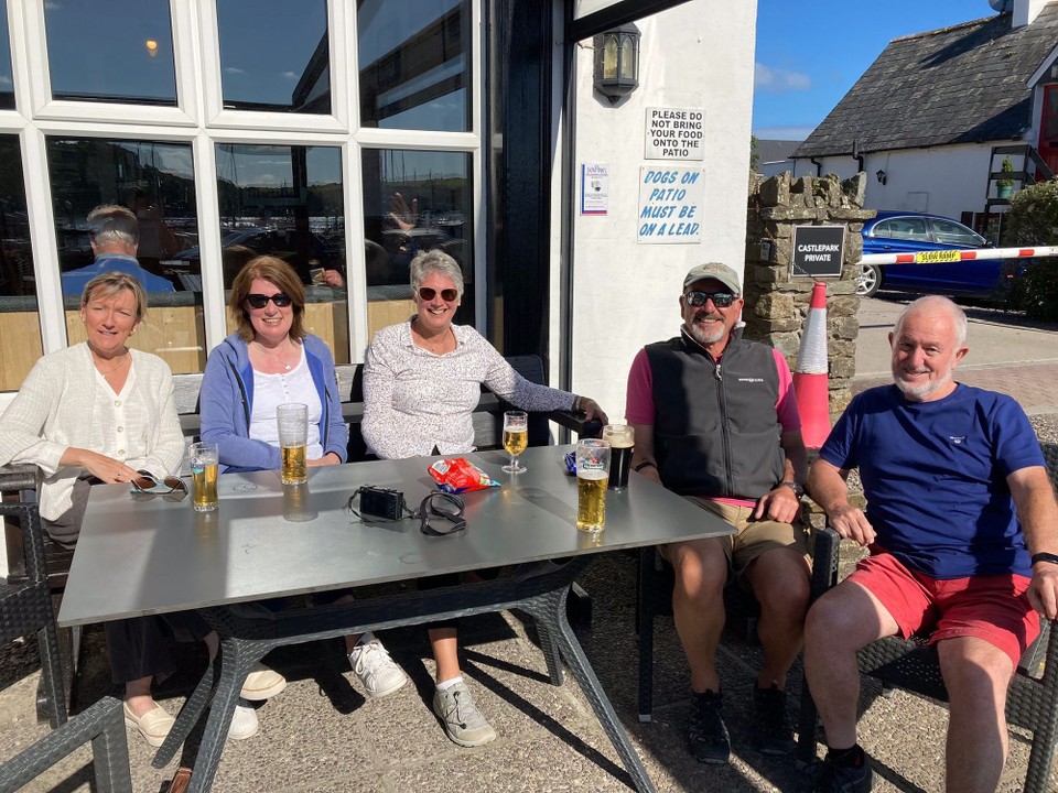 Ireland - Kinsale - Once Nora, an old school friend of Regina and our ‘silent follower’, had finished work, she and her husband Noel joined us at the Dock Bar.