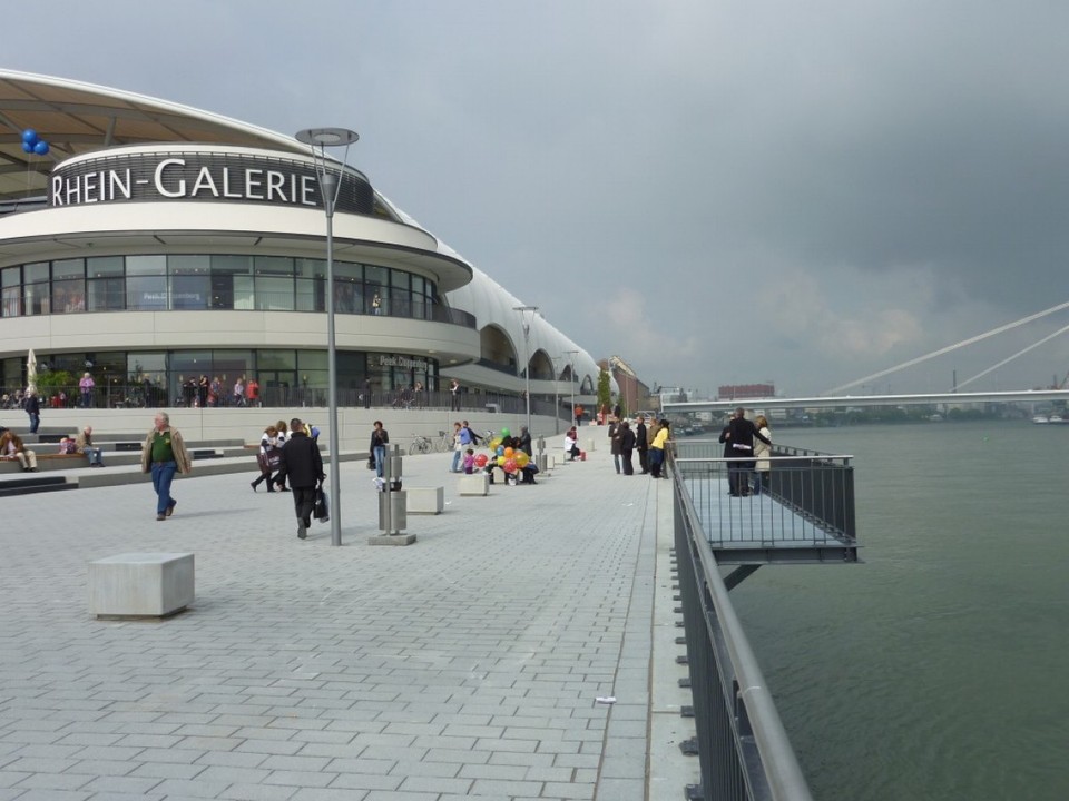 Deutschland - Ludwigshafen  - ....die Galerie und natürlich der Rhein...