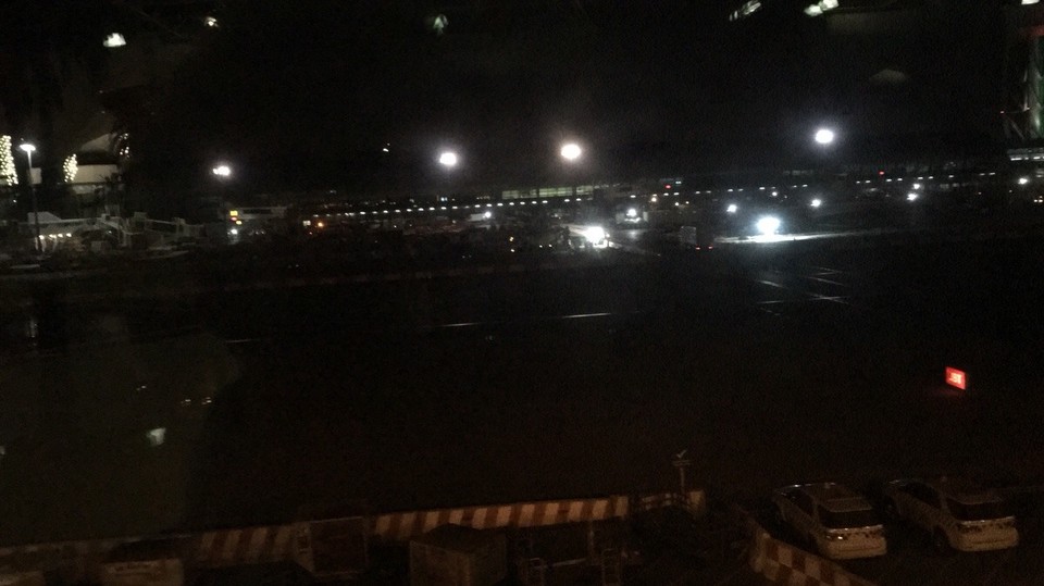 Vereinigte Arabische Emirate - Dubai - So am Flughafen in Dubai Terminal 1 außer einem gigantischen Menschen Chaos ist hier nichts 😂