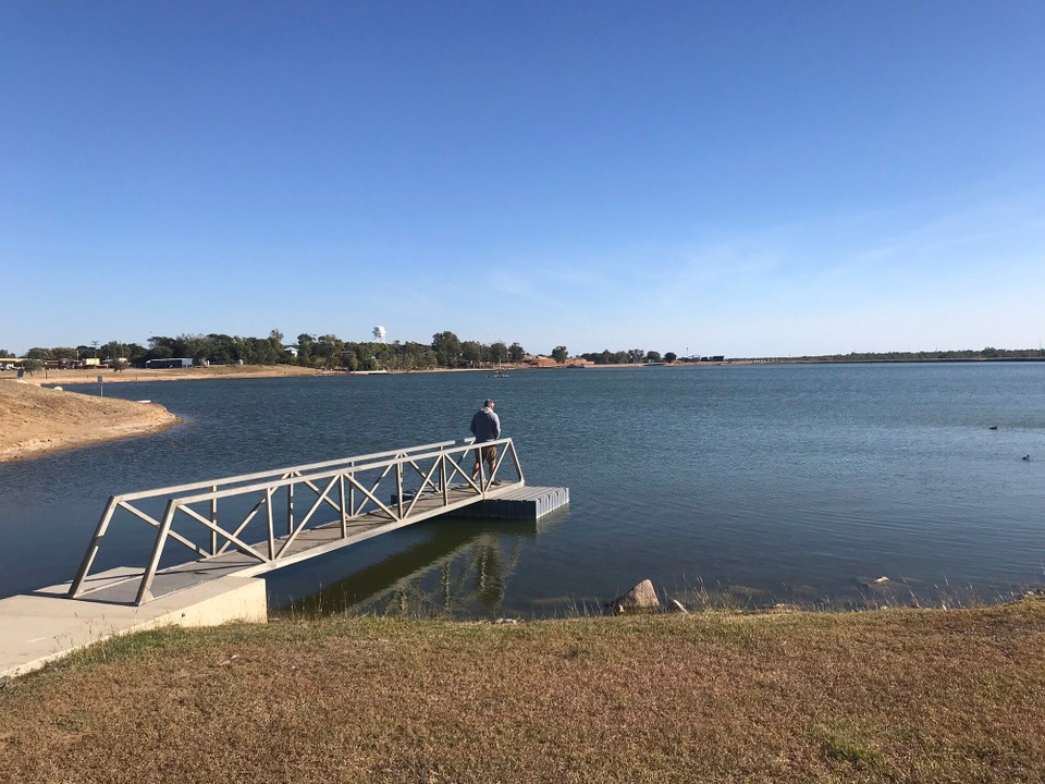 Australia - Richmond - Nice walk around lake .. yes we did it !