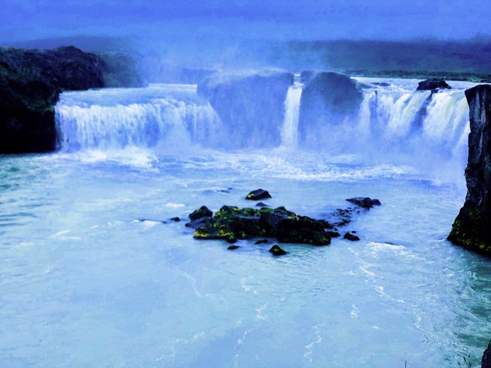 Island - Þingeyjarsveit - Da ist er: Goðafoss 

