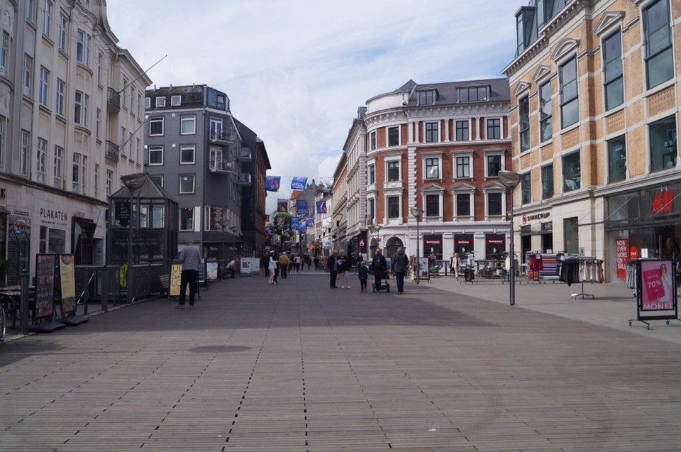Dänemark - Århus - Einkaufstrasse, welche einmal oben und unten eine gibt.