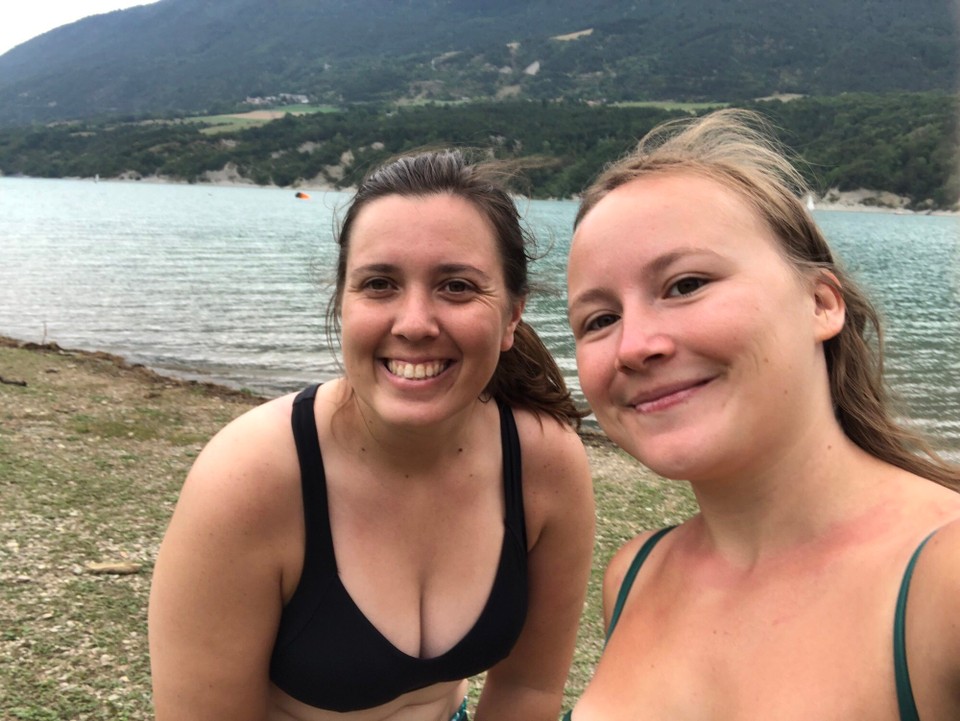 Frankreich - Treffort - Schwimmen mit Samantha aus Kanada