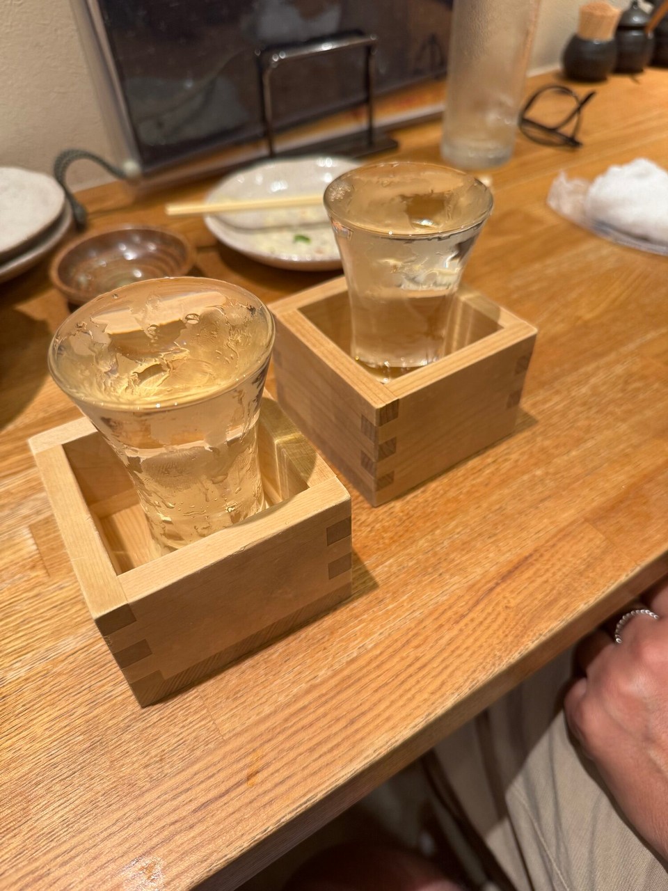 Japan - Hiroshima - Sake, bis zum Überlauf. Kanpai!