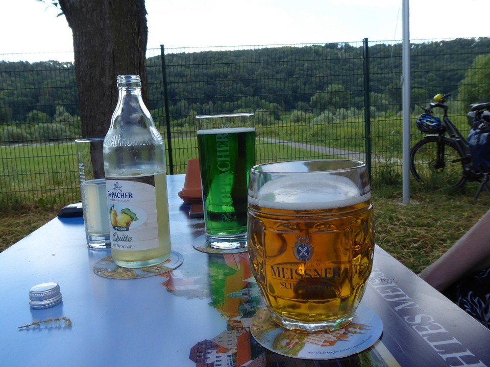 Deutschland - Dresden - Allerdings mussten unterwegs natürlich auch noch unbekannte Getränke probiert werden. Quittenschorle ist voll lecker, die Farbe der Waldmeister-Fassbrause hat mich nicht überzeugt. Zum Geschmack kann ich nichs sagen.