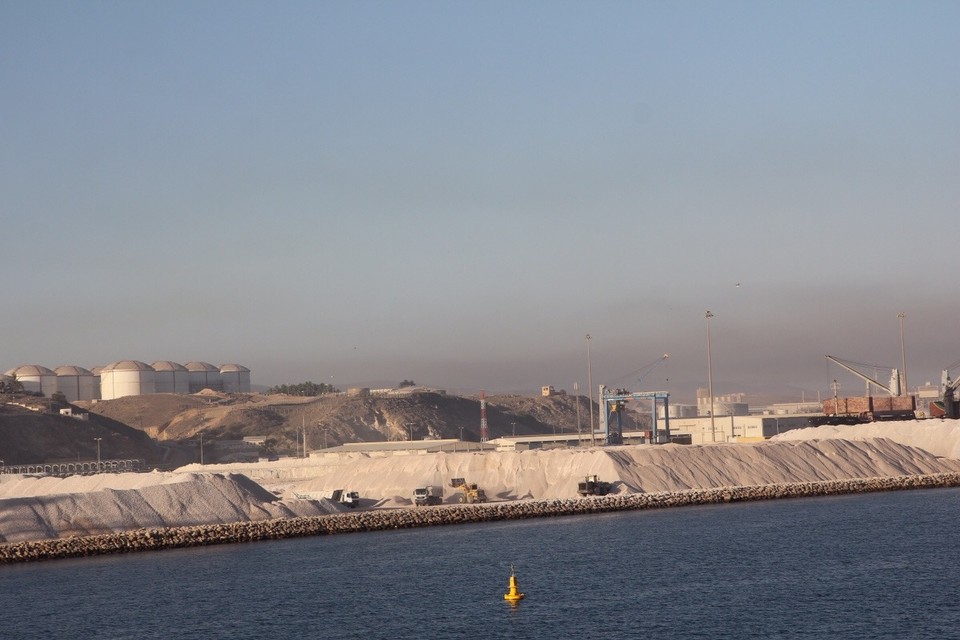Oman - Salala - Einlaufen in den größten Industriehafen von Oman