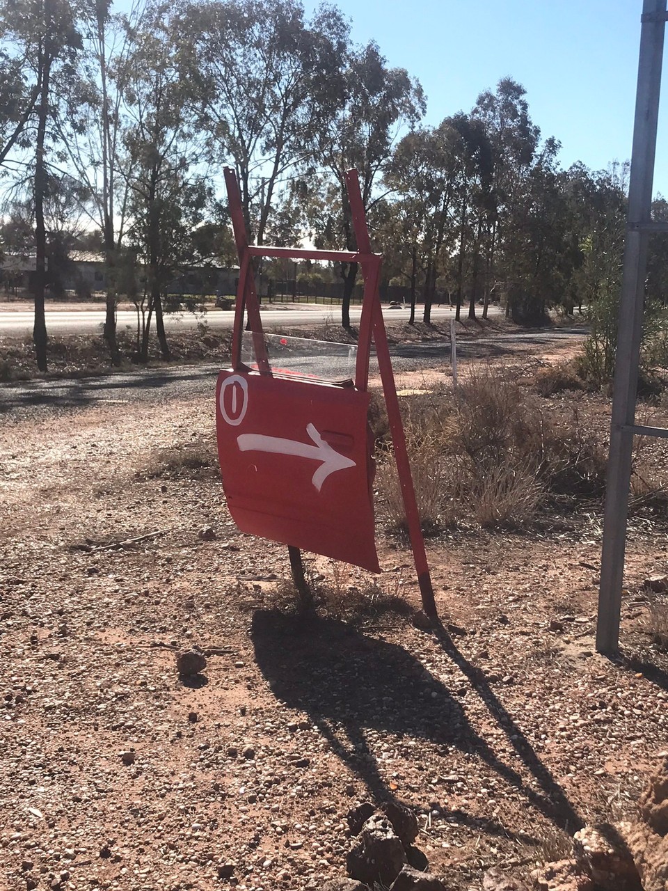 Australia - Lightning Ridge - Follow the car door tours 