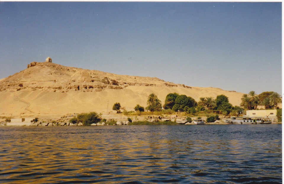 Ägypten - unbekannt - Mausoleum des Agha Kahn am Ufer des Nils