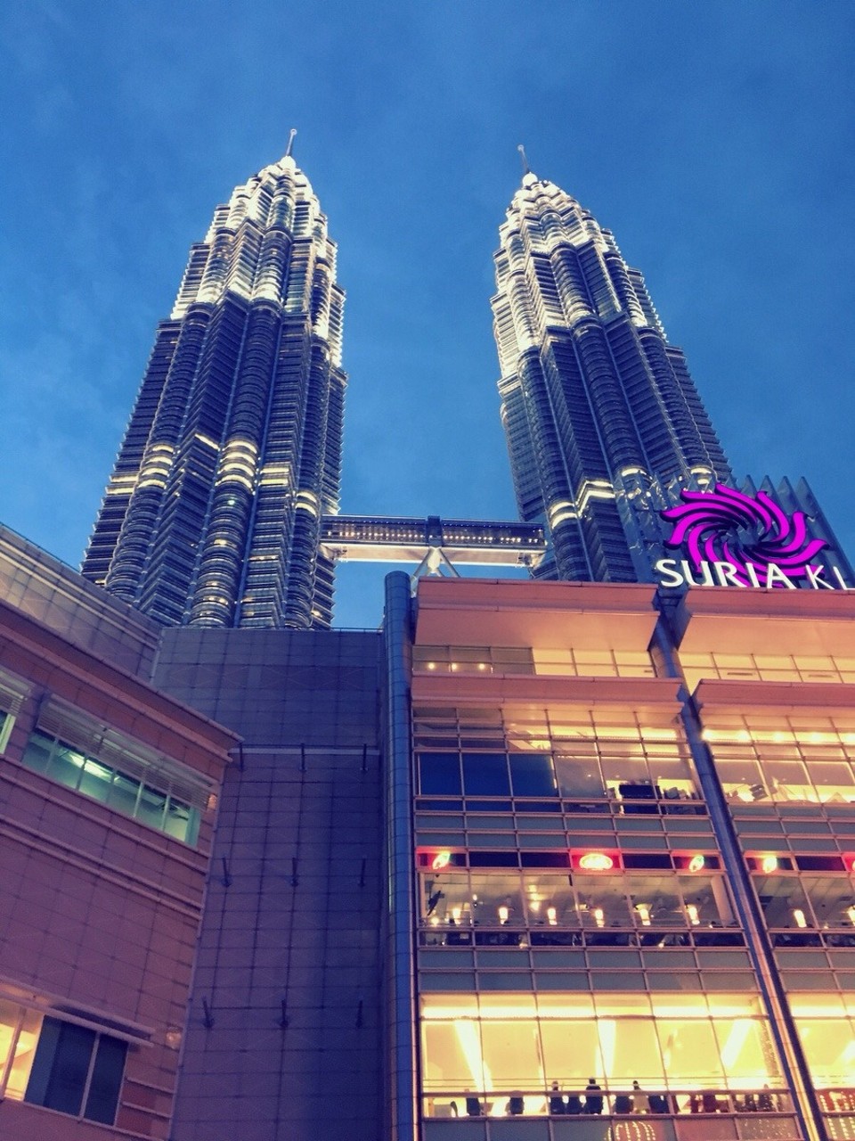 Malaysia - Gombak - Petronas Tower by night 🤩
