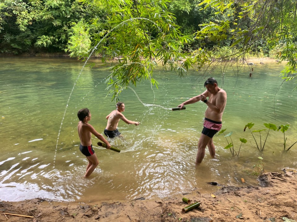 Thailand - Phanom - Wasserschlacht 