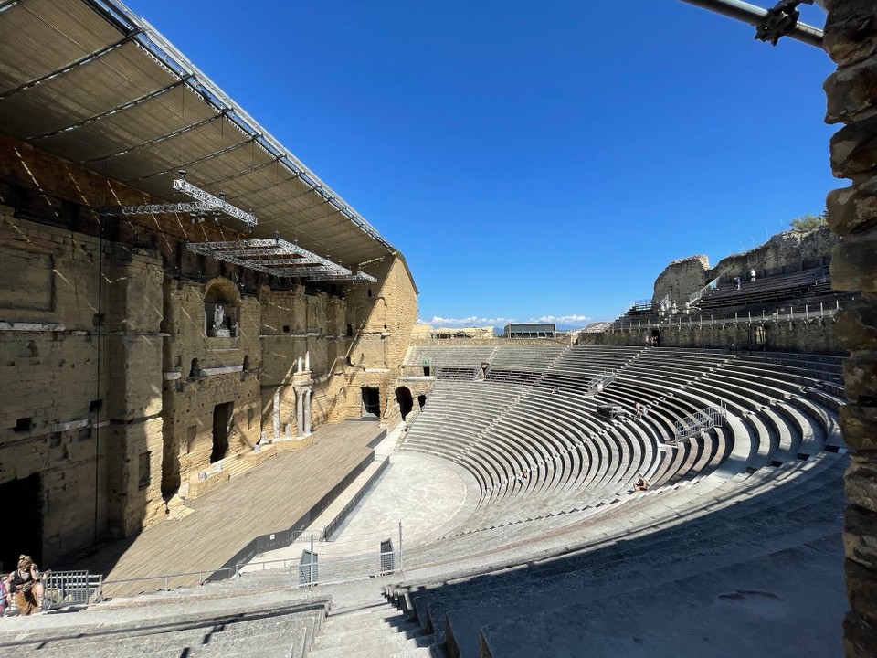 Frankreich - Orange - Das Römische Theater aus dem 1. Jahrhundert n. Chr., das für eines der besterhaltenen der Welt gehalten wird.