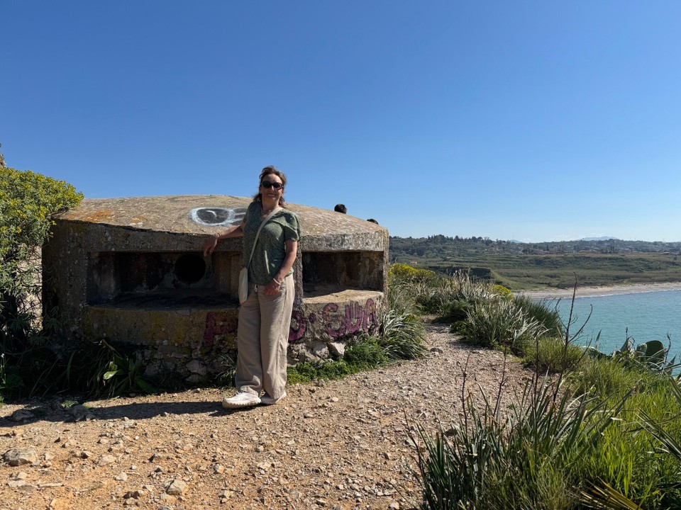 Italien - Castellammare del Golfo - Diensthabende Bunkerfrau
