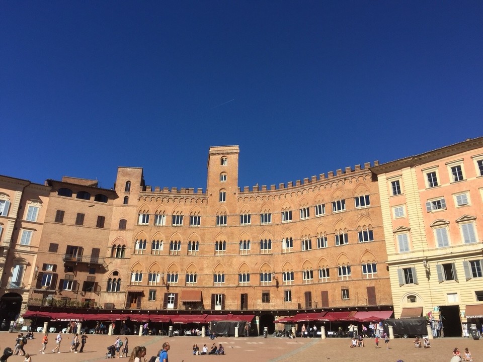 Italien - Siena - Auf dem Piazza del Campo findet das berühmte Pferderennen 🐎 statt.
