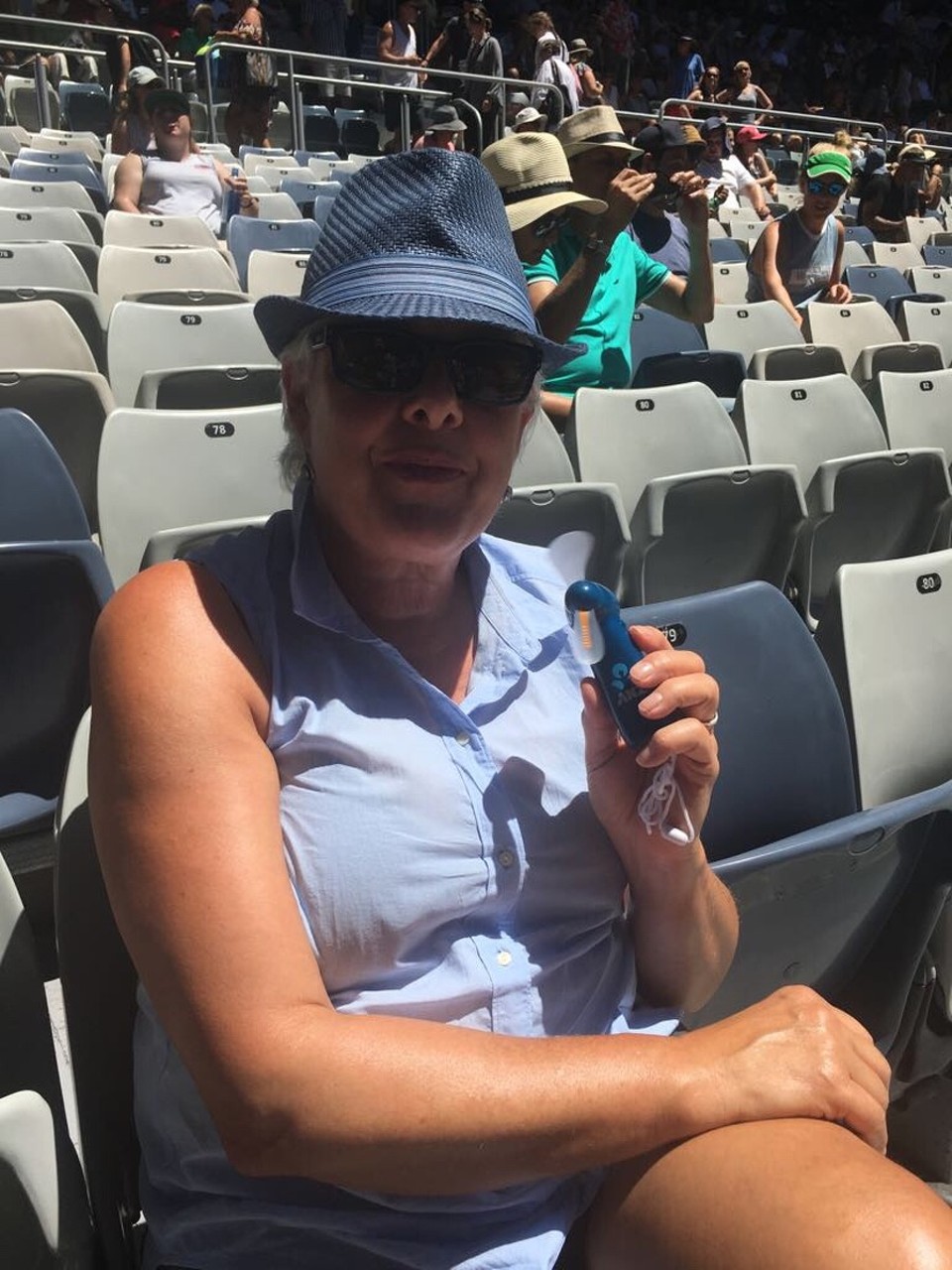 Australien - Melbourne - Der Tennisfan - man beachte den Handventilator...creazy
