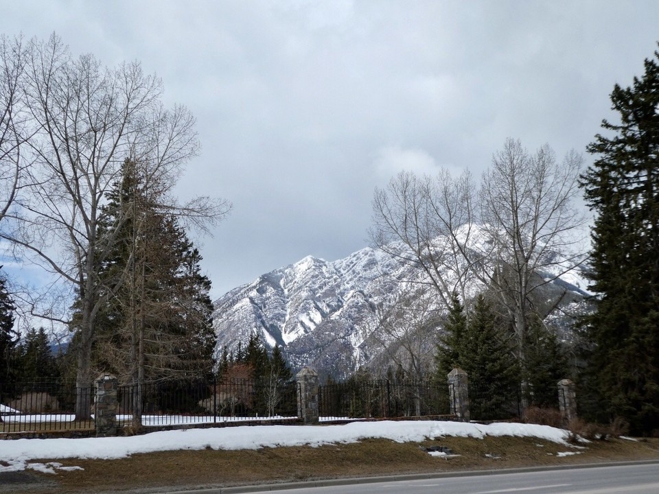 Canada - Banff - The sun starting to peak through