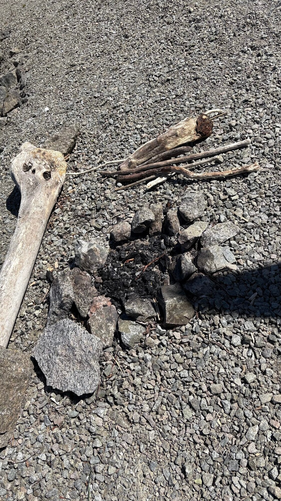 Norwegen - Lyngdal - Lagerfeuer vorbereitet 