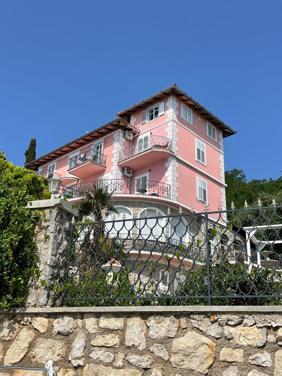 Kroatien - Mošenička Draga - Unser Zimmer war das ganz oben im Turm. 