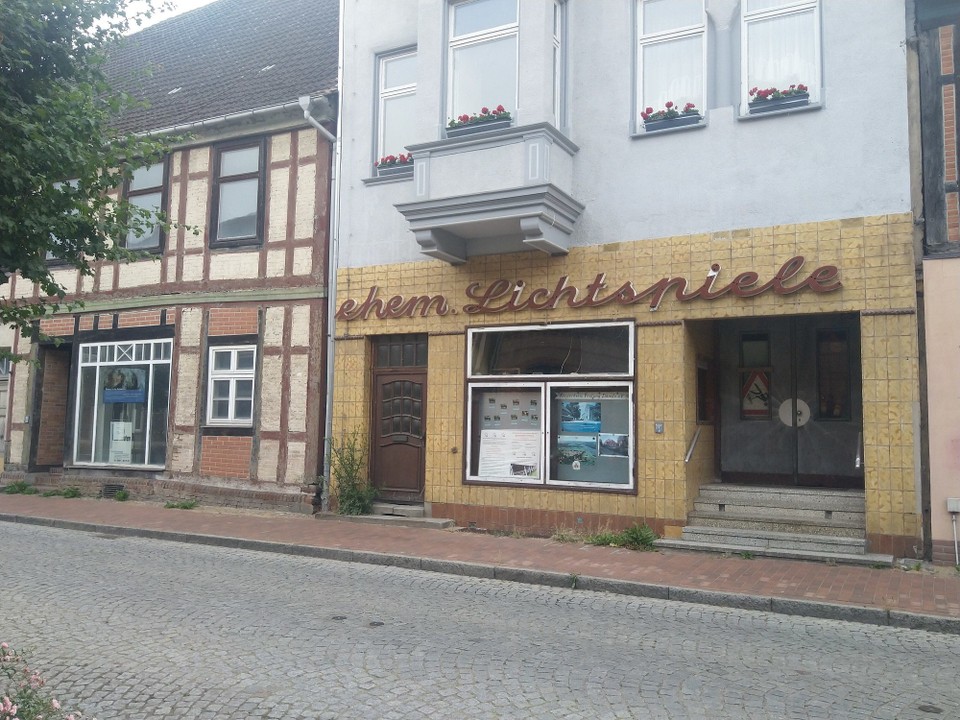 Deutschland - Dömitz - Plan für morgen: 90km, meine bisher längste Strecke, bewölkt, 28° und der Wind aus einer anderen Richtung. Ich bin zuversichtlich, wünscht mir trotzdem Glück.