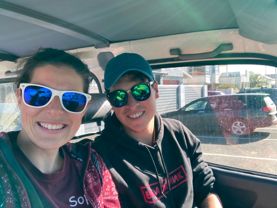 Neuseeland - Gisborne - Noch super entspannt im Van vom Surflehrer - ab geht’s an den Strand 😎
Das Wetter ist auch wieder super - sonnig und warm 