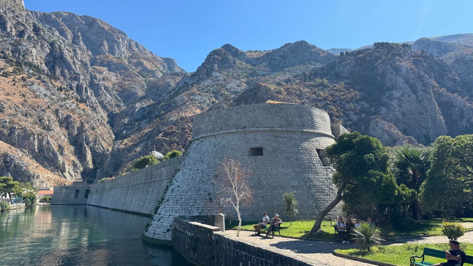 Montenegro - Kotor - Heute beginnen wir mit der Altstadt in Kotor

Hinter den gewaltigen Stadtmauern, direkt am Wasser gelegen, verbirgt sich die malerische Altstadt von Kotor.
